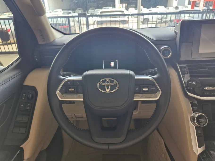 2025 Toyota Land Cruiser GXR 
