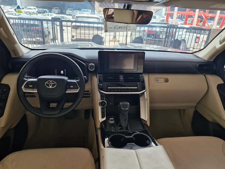 2025 Toyota Land Cruiser GXR 