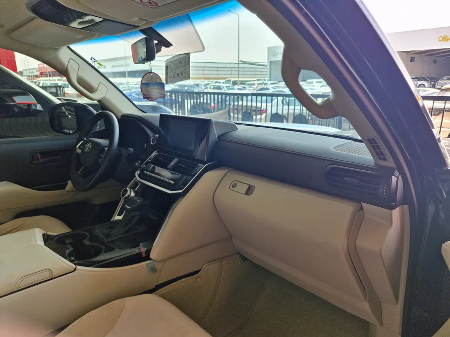 2025 Toyota Land Cruiser GXR 