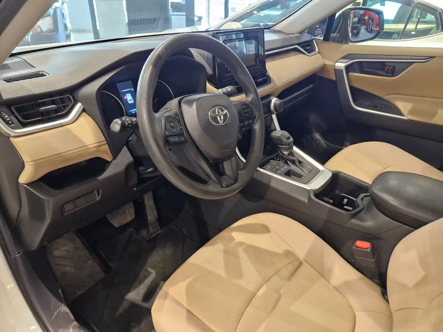 2022 Toyota RAV4 LE 