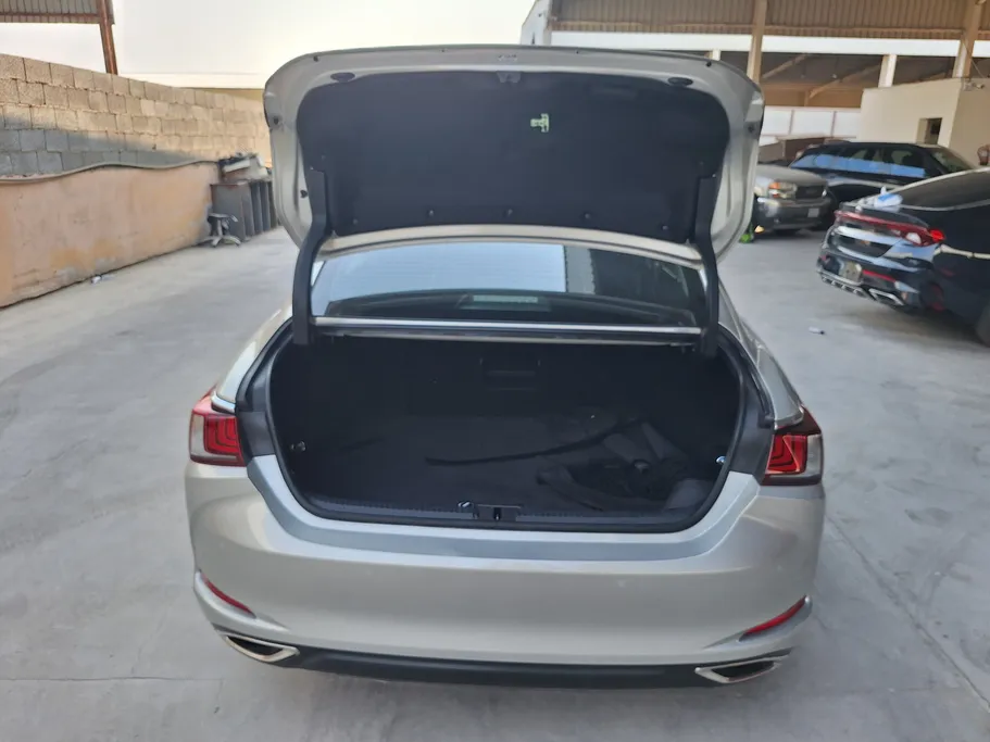 2019 Lexus ES 350 