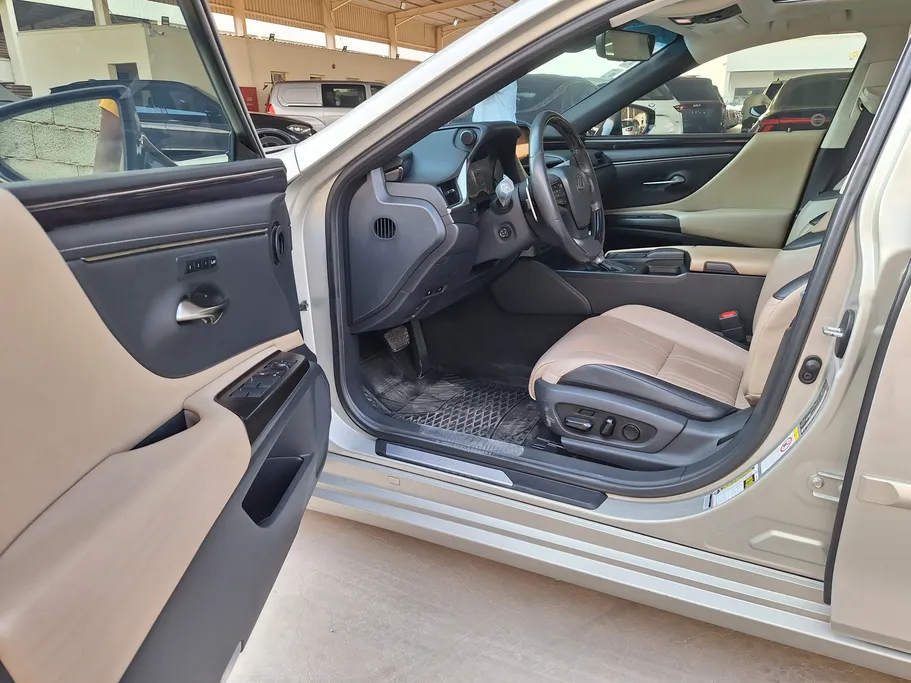 2019 Lexus ES 350 