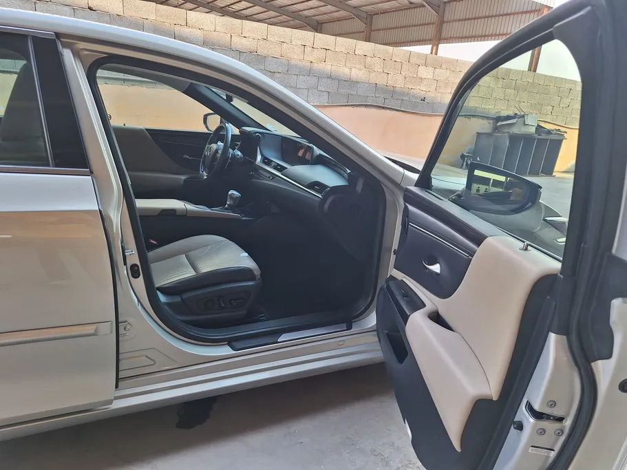 2019 Lexus ES 350 