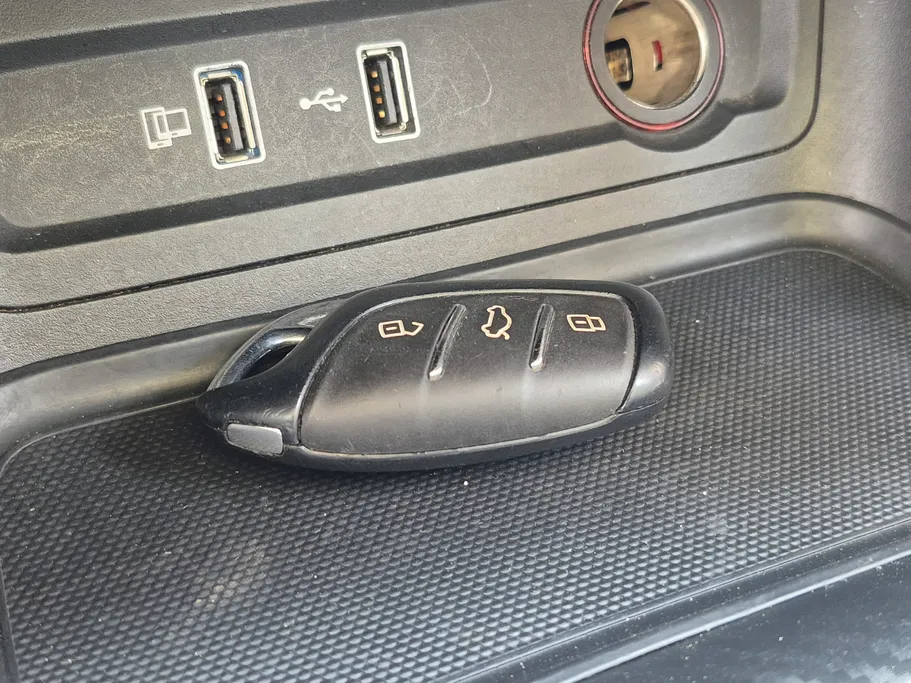 2023 MG ZS LUX 