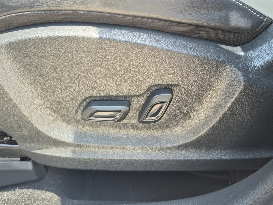 2023 MG ZS LUX 