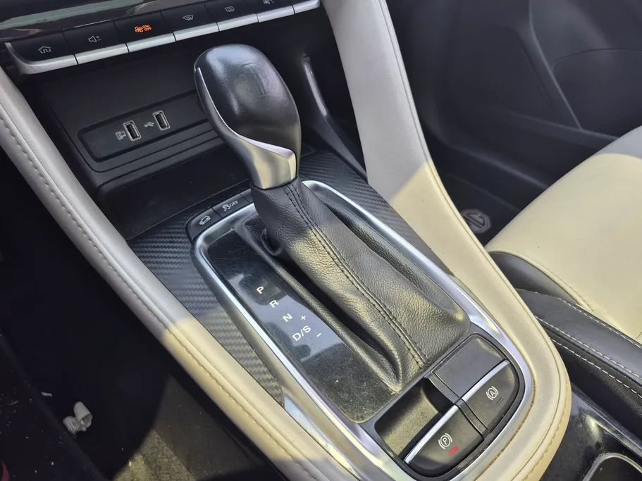 2023 MG ZS LUX 