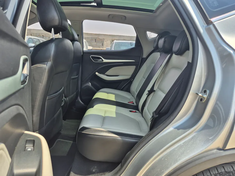 2023 MG ZS LUX 