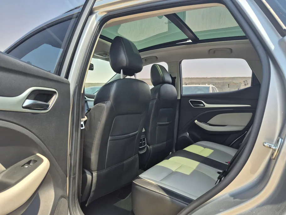 2023 MG ZS LUX 