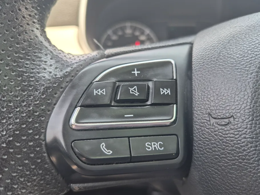 2023 MG ZS LUX 
