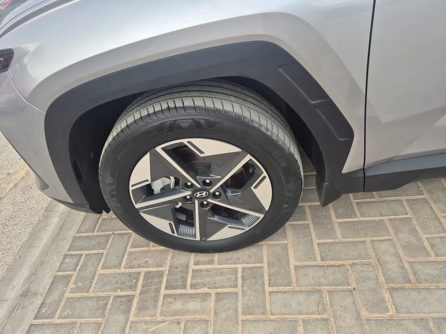 2025 Hyundai Tucson SMART (Two Tone) 
