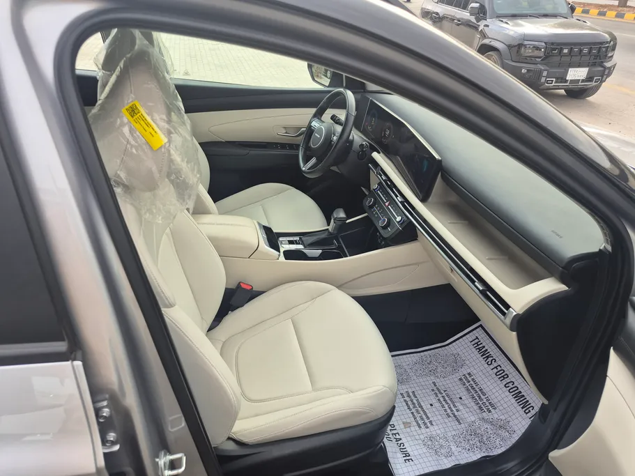 2025 Hyundai Tucson SMART (Two Tone) 