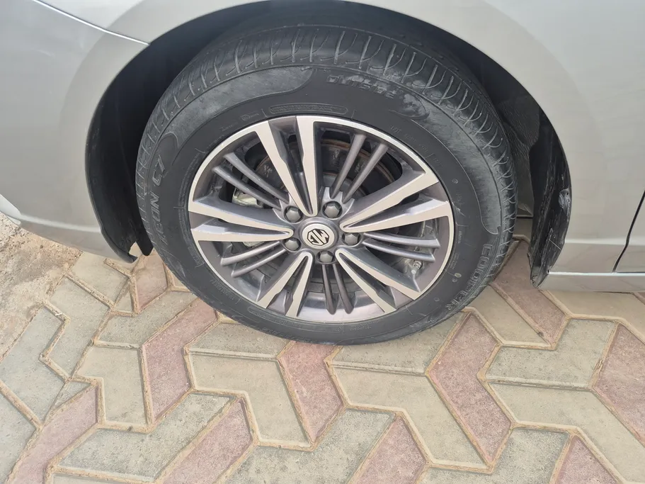 2023 MG 5 LUX 
