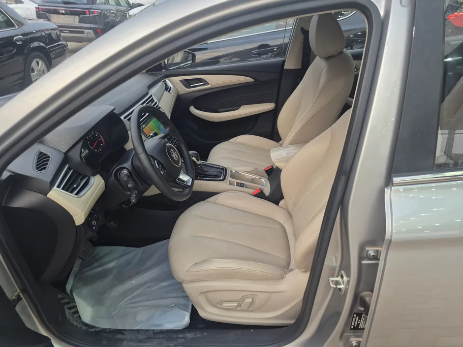 2023 MG 5 LUX 