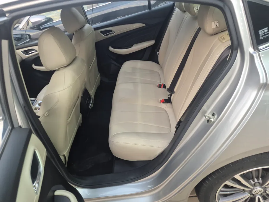 2023 MG 5 LUX 