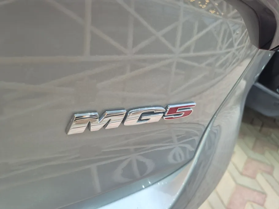 2023 MG 5 LUX 