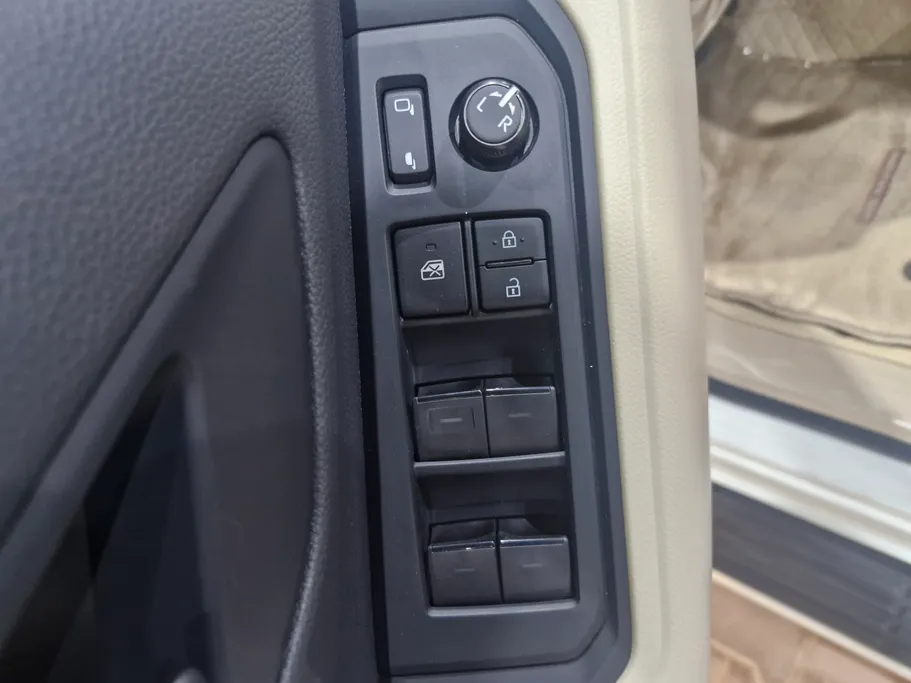 2025 Toyota Land Cruiser GXR2 