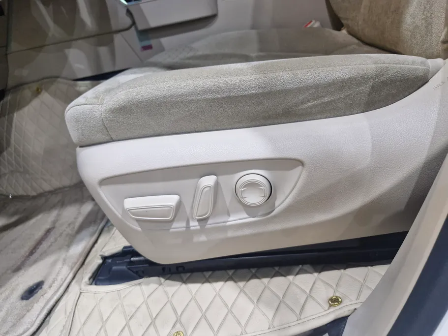 2025 Toyota Land Cruiser GXR2 
