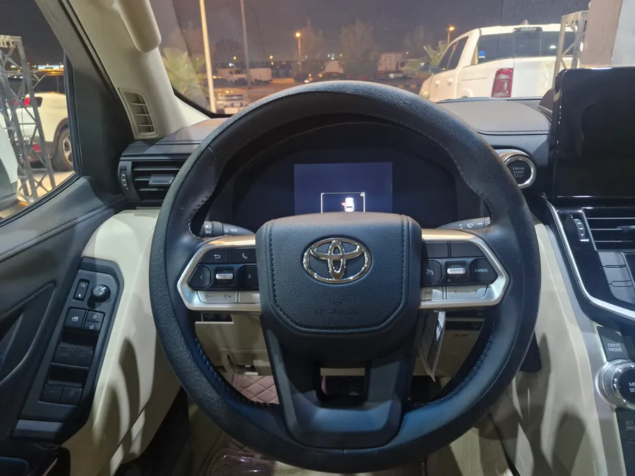2025 Toyota Land Cruiser GXR2 
