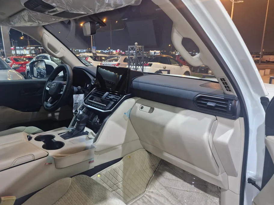 2025 Toyota Land Cruiser GXR2 