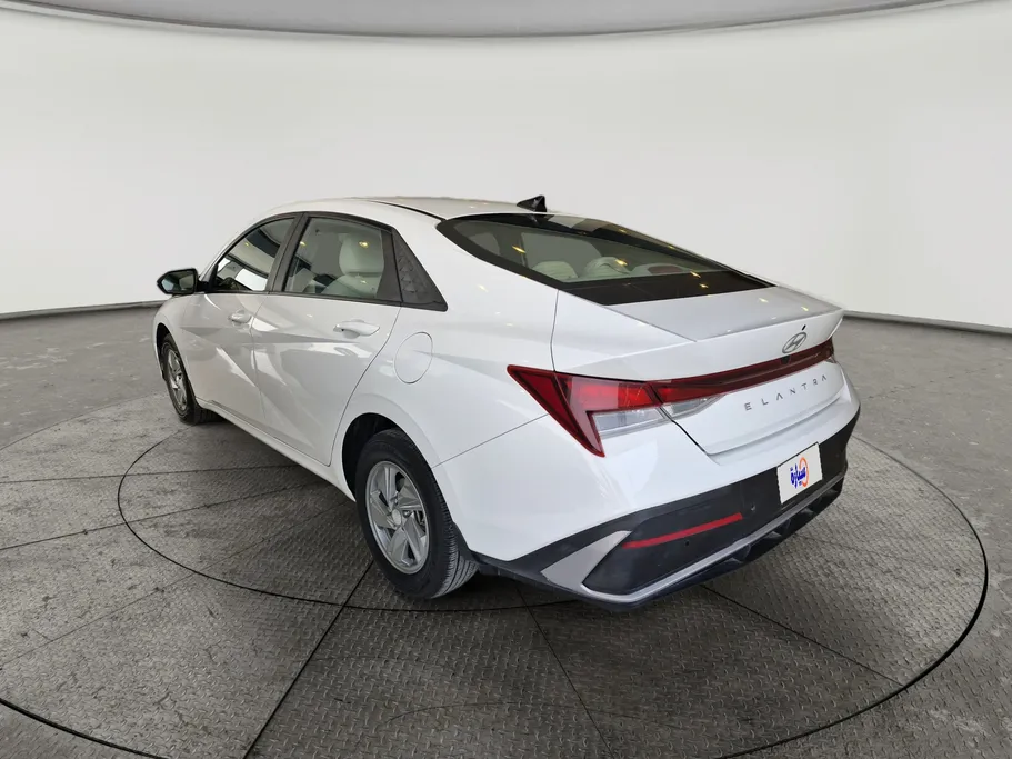 2024 Hyundai Elantra Smart 