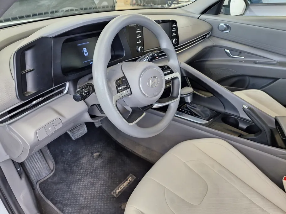 2024 Hyundai Elantra Smart 