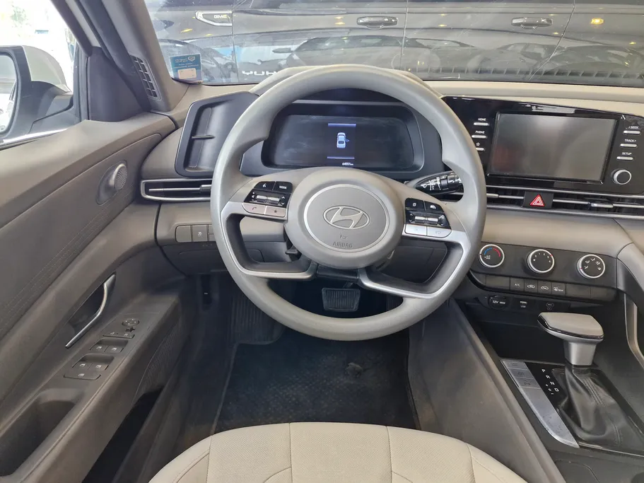 2024 Hyundai Elantra Smart 