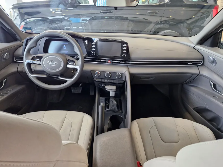 2024 Hyundai Elantra Smart 