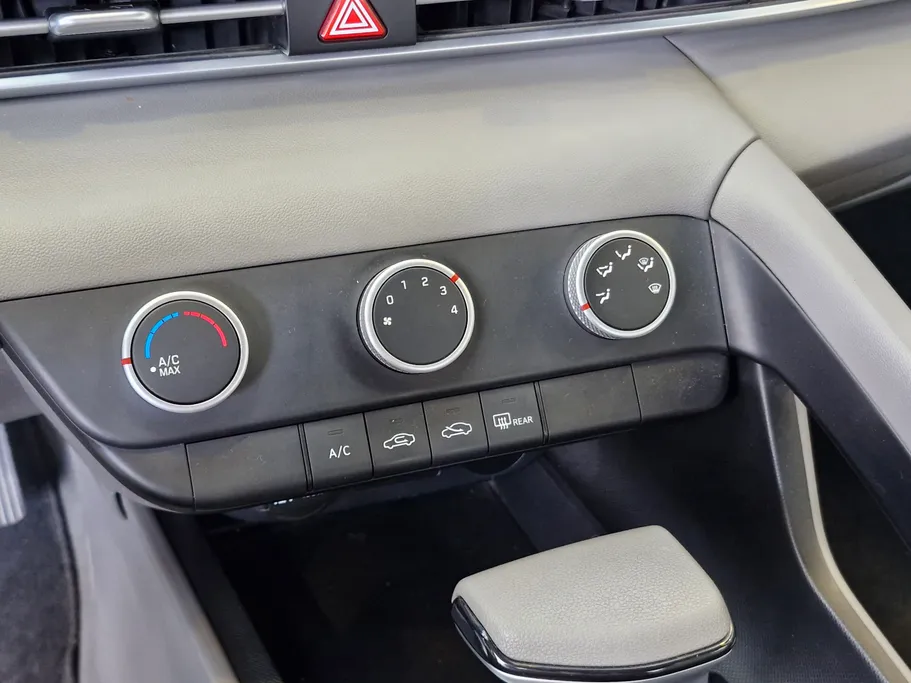 2024 Hyundai Elantra Smart 