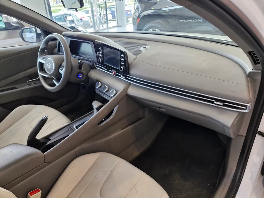 2024 Hyundai Elantra Smart 
