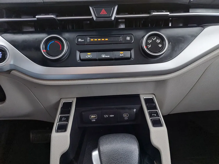 2023 كيا Carens LX S2 