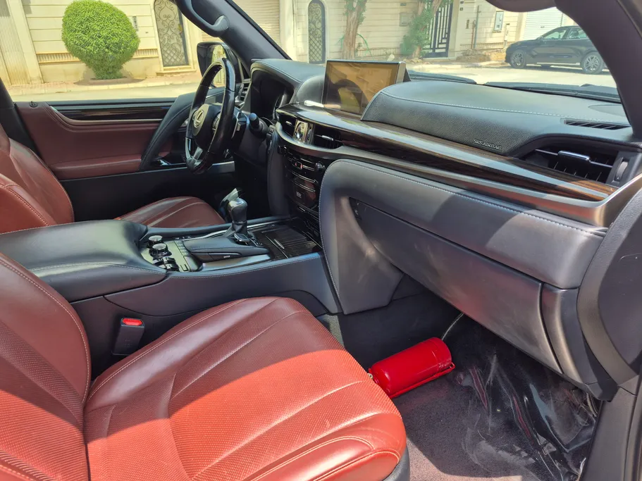 2020 Lexus LX 570 