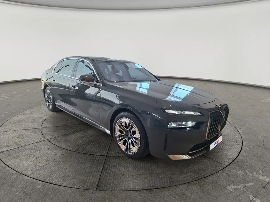 بي ام دبليو الفئة السابعة 735i 2023 