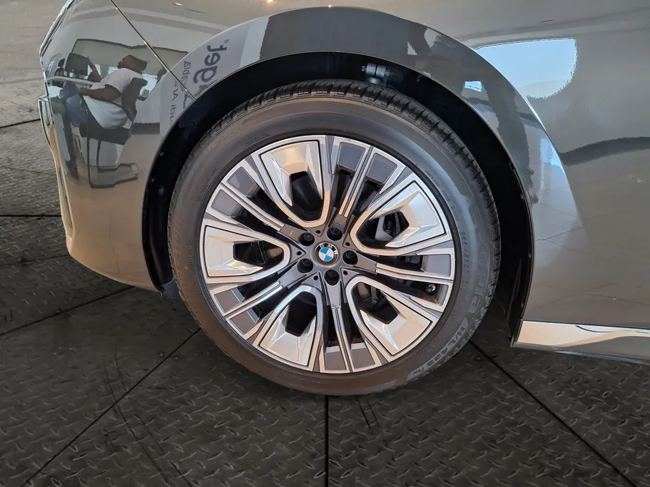 بي ام دبليو الفئة السابعة 735i 2023 
