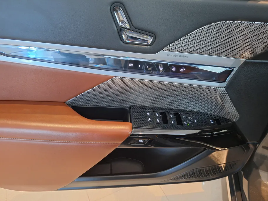 بي ام دبليو الفئة السابعة 735i 2023 
