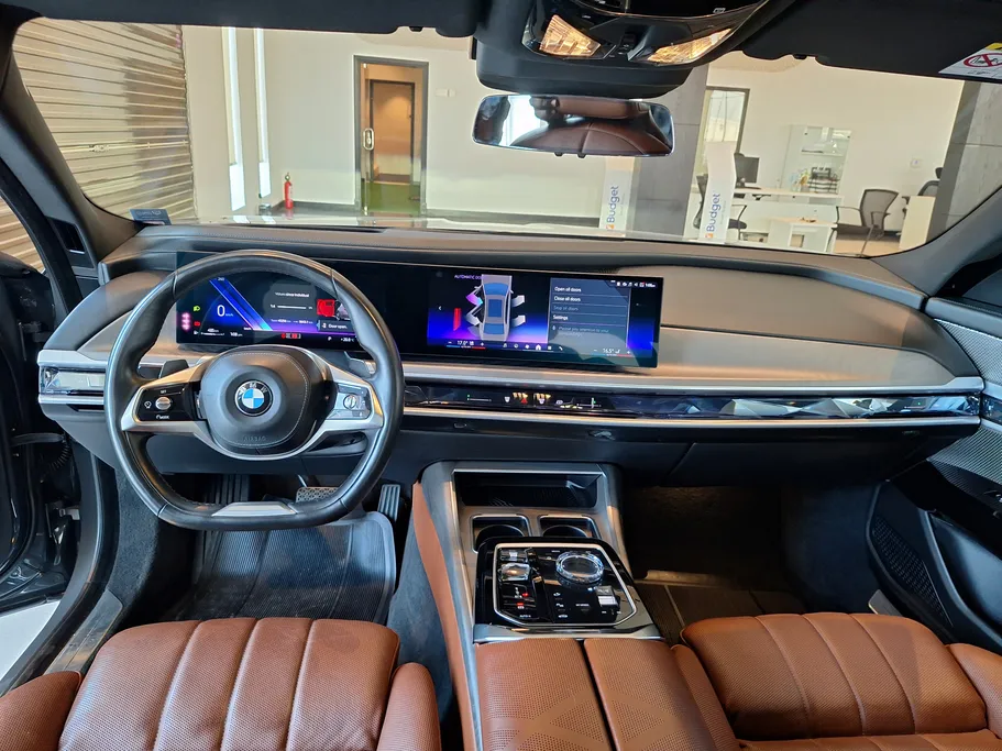 بي ام دبليو الفئة السابعة 735i 2023 