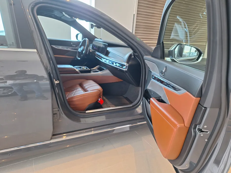 بي ام دبليو الفئة السابعة 735i 2023 