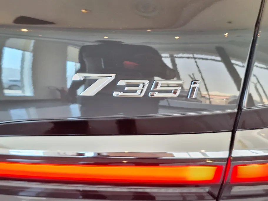 بي ام دبليو الفئة السابعة 735i 2023 