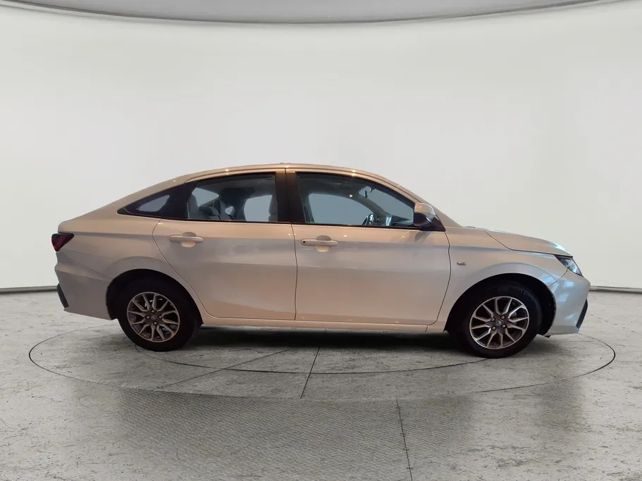 2023 Toyota Yaris  Y 