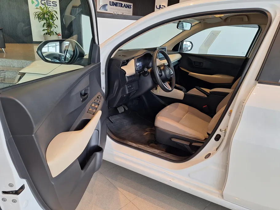 2023 Toyota Yaris  Y 