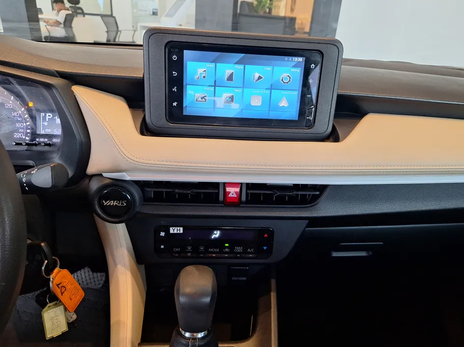 2023 Toyota Yaris  Y 