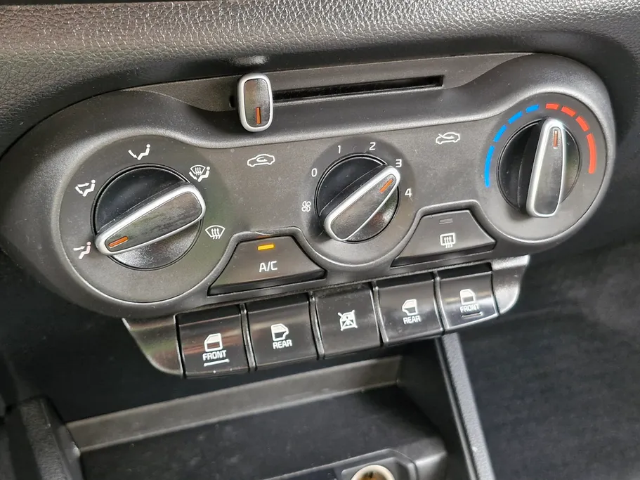 2022 Kia Pegas LX 