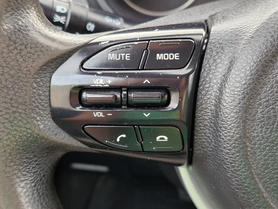 2022 Kia Pegas LX 
