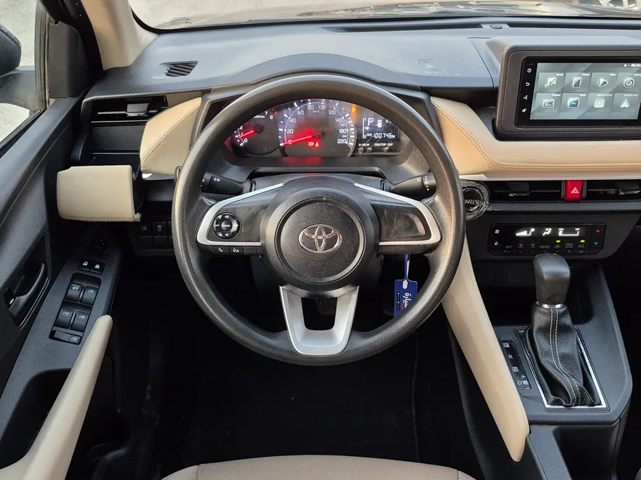 2023 Toyota Yaris  Y 