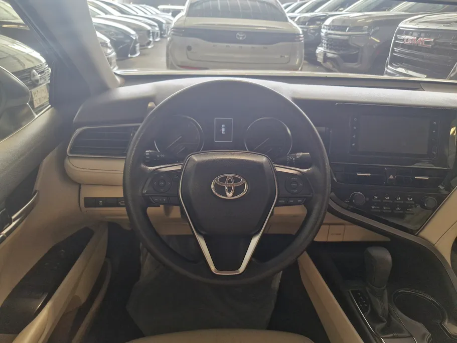تويوتا كامري LE 2023 