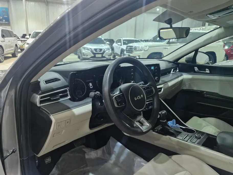2023 Kia K5 LX 