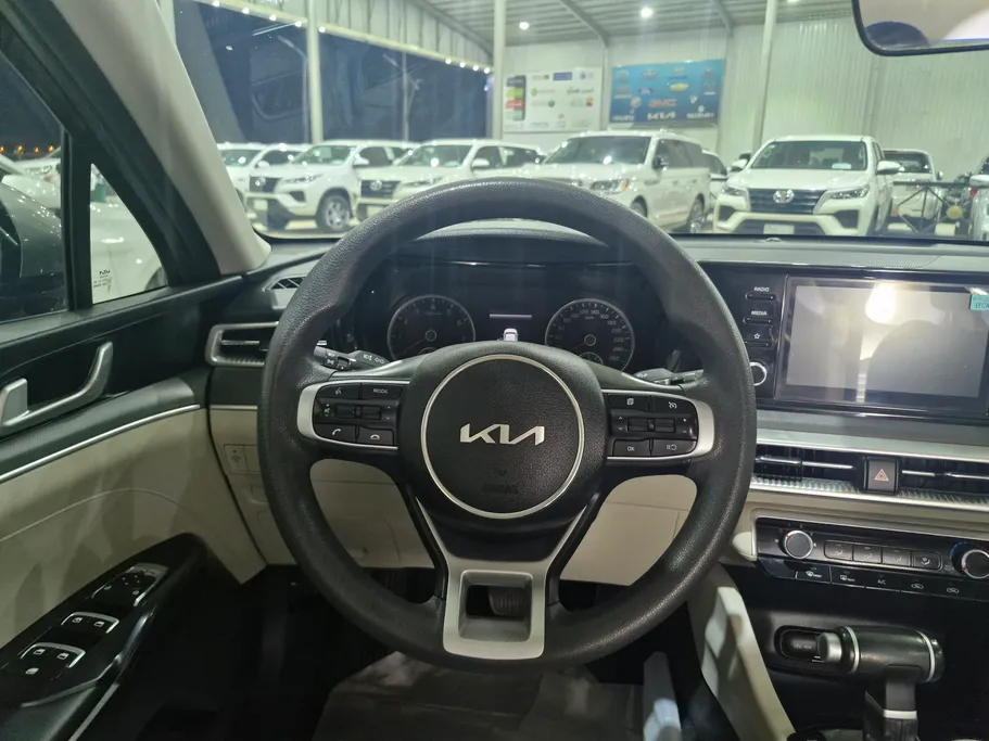 2023 Kia K5 LX 