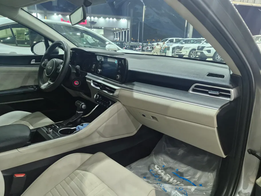 2023 Kia K5 LX 