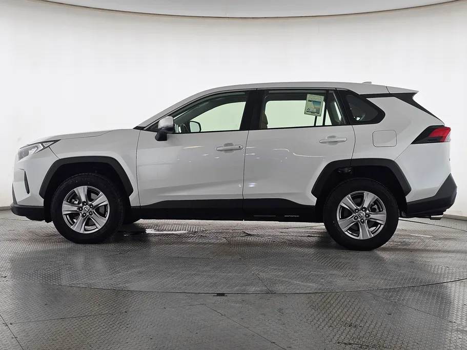 2023 تويوتا RAV4 LE 