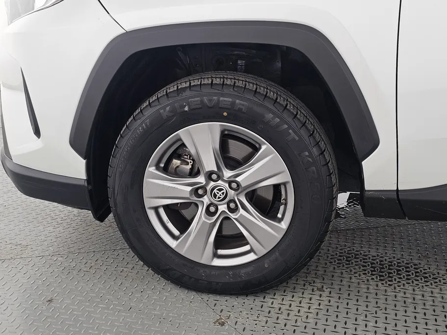 2023 تويوتا RAV4 LE 