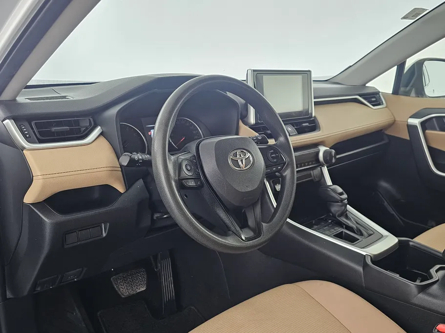 2023 تويوتا RAV4 LE 